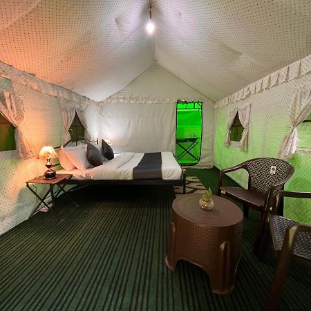 Himalayan Root Swiss Cottage Tents - Camping With Bonfire Маналі Екстер'єр фото